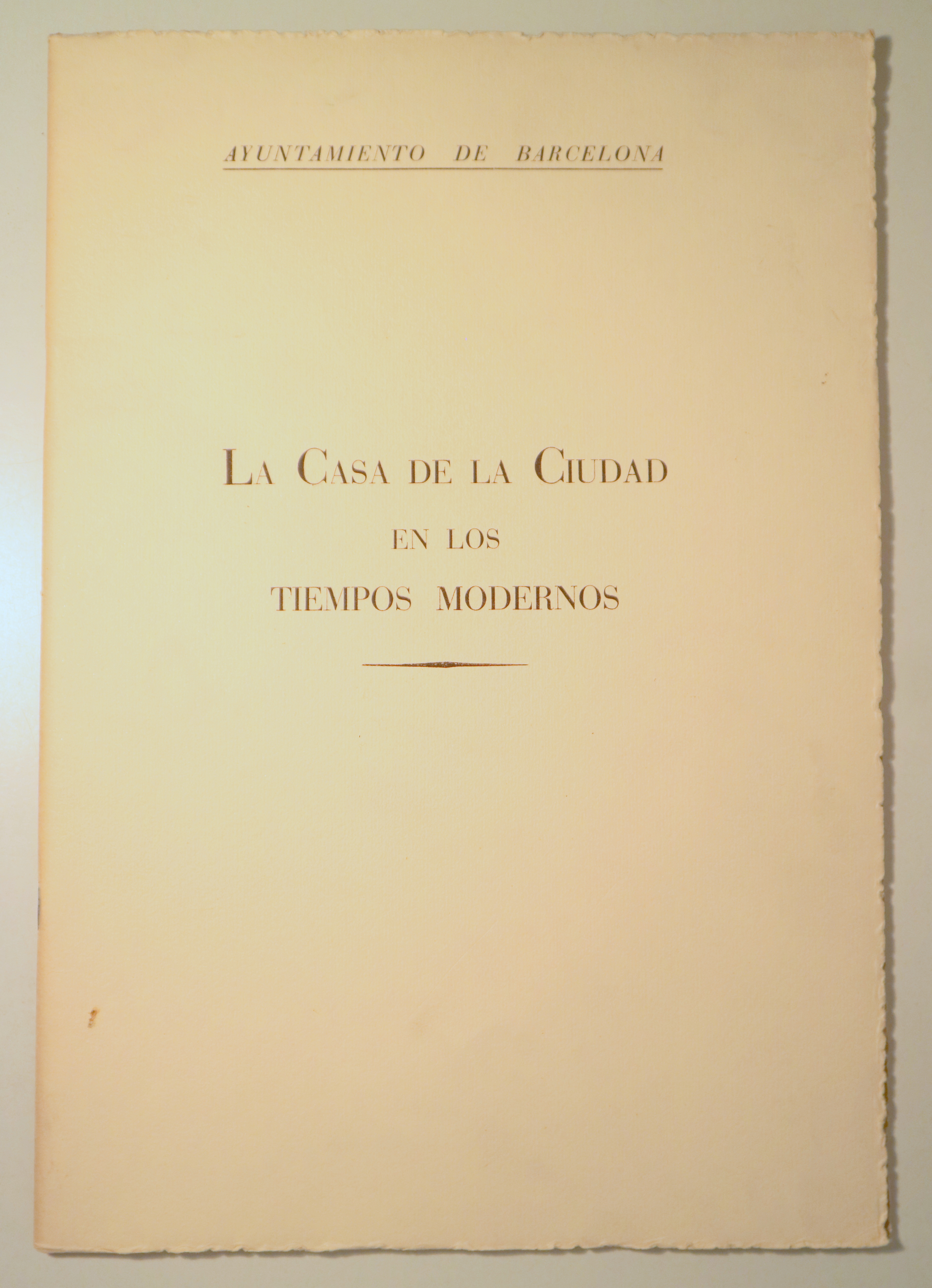 LA CASA DE LA CIUDAD EN LOS TIEMPOS MODERNOS - Barcelona 1960 - Muy ilustrado