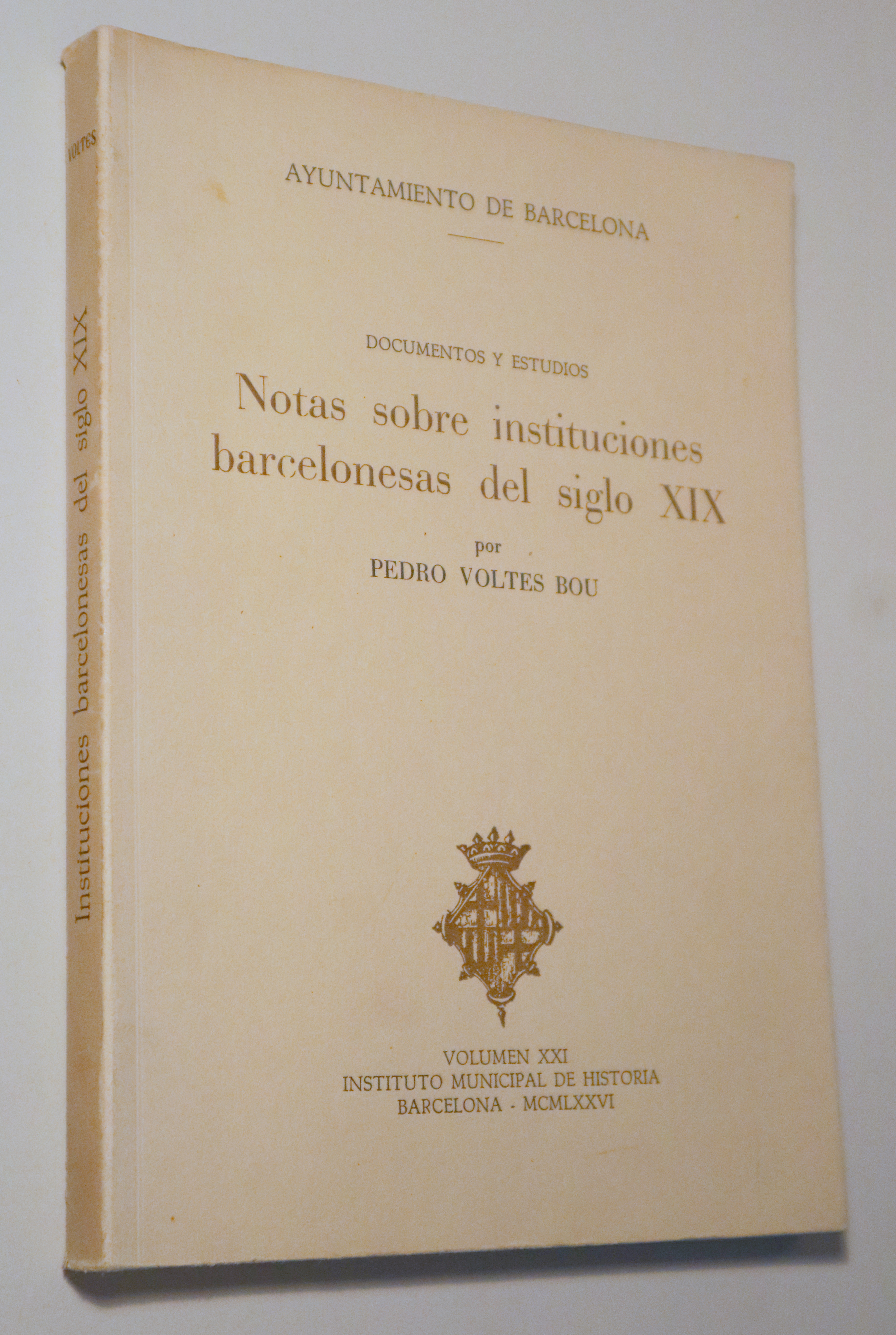 NOTAS SOBRE INSTITUCIONES BARCELONESAS DEL SIGLO XIX - Barcelona 1976 - Muy ilustrado