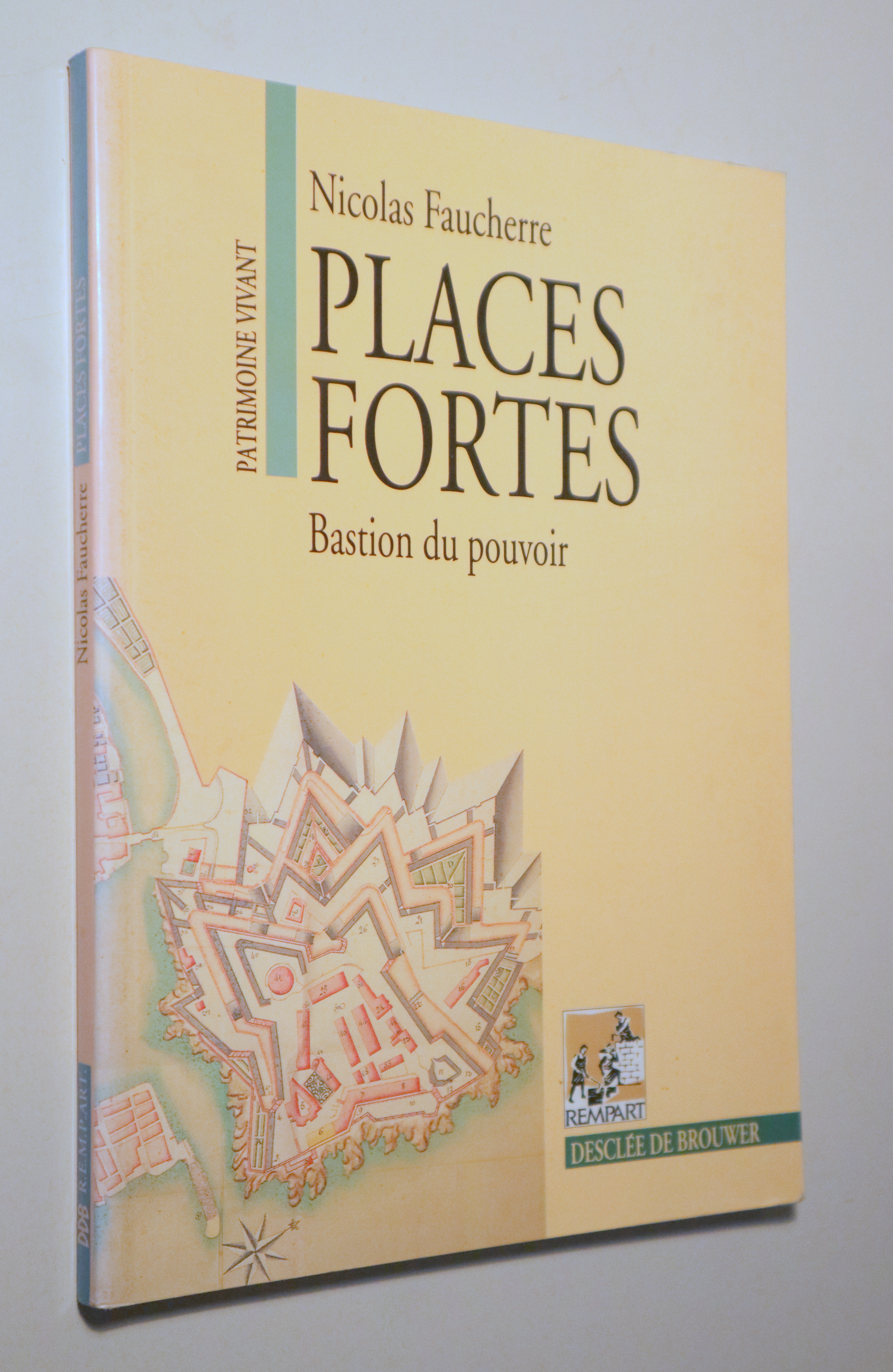 PLACES FORTES. Bastion du pouvoir - Paris 1996 - Ilustrado