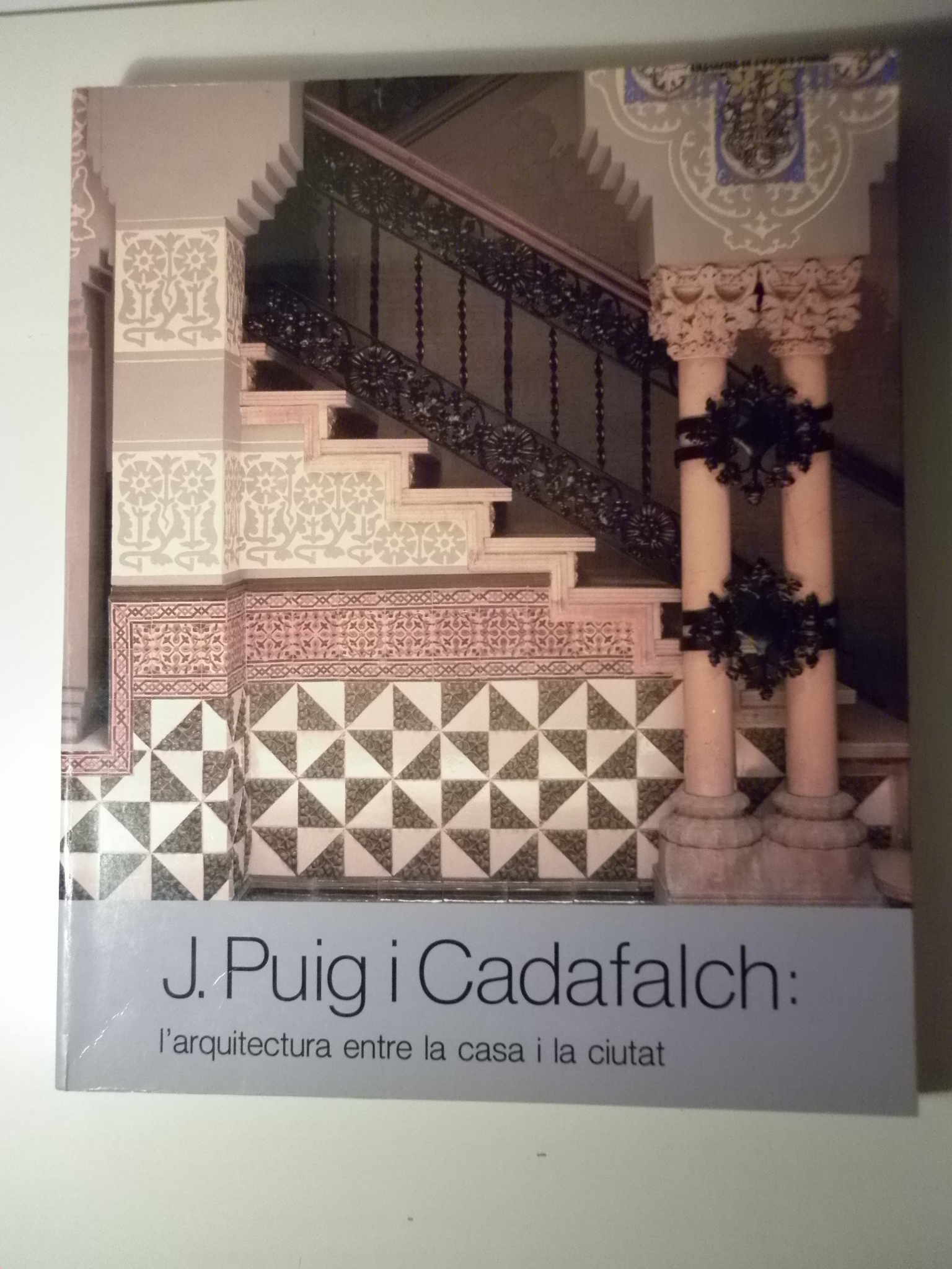 J. PUIG Y CADAFALCH: L'ARQUITECTURA ENTRE LA CASA I LA CIUTAT - Barcelona 1989 - Il·lustrat