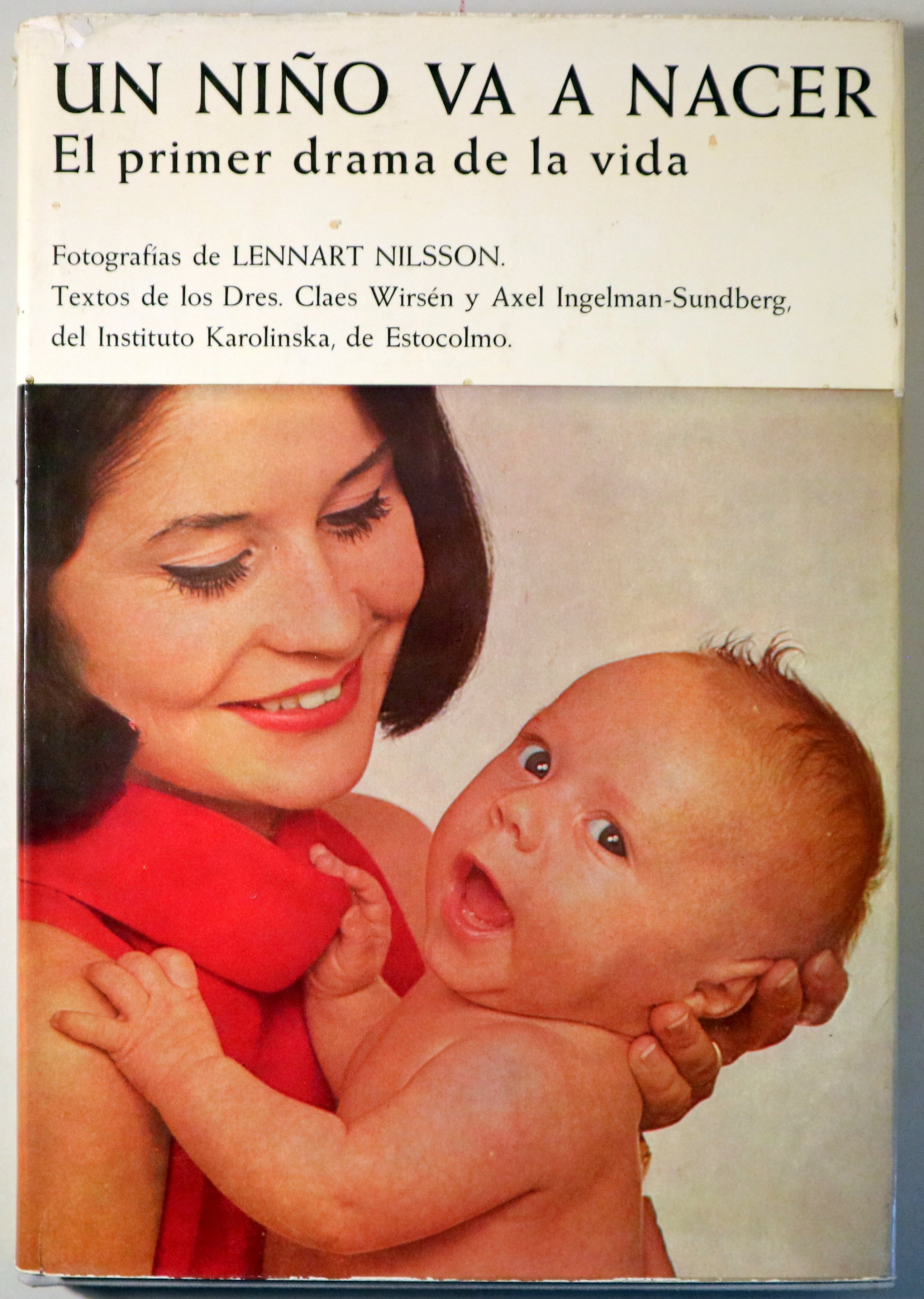 UN NIÑO VA A NACER. El primer drama de la vida - Barcelona - Muy ilustrado - 1ª edición en español