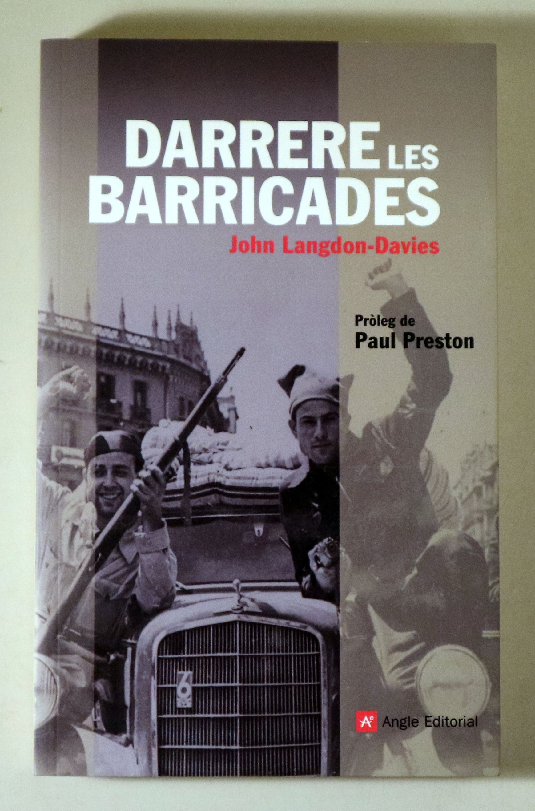 DARRERE LES BARRICADES - Barcelona 2009 - Il·lustrat