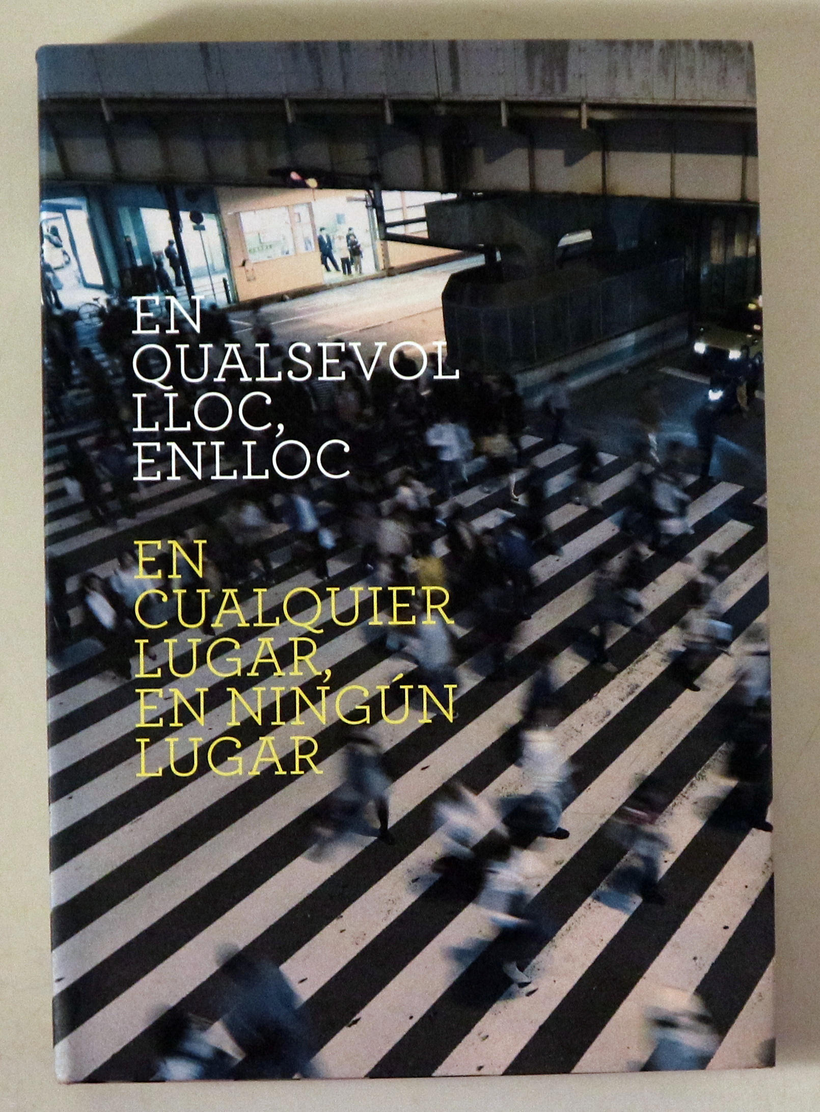 EN QUALSEVOL LLOC, ENLLOC / EN CUALQUER LUGAR, EN NINGÚN LUGAR - Vigo 2009 - Il·lustrat
