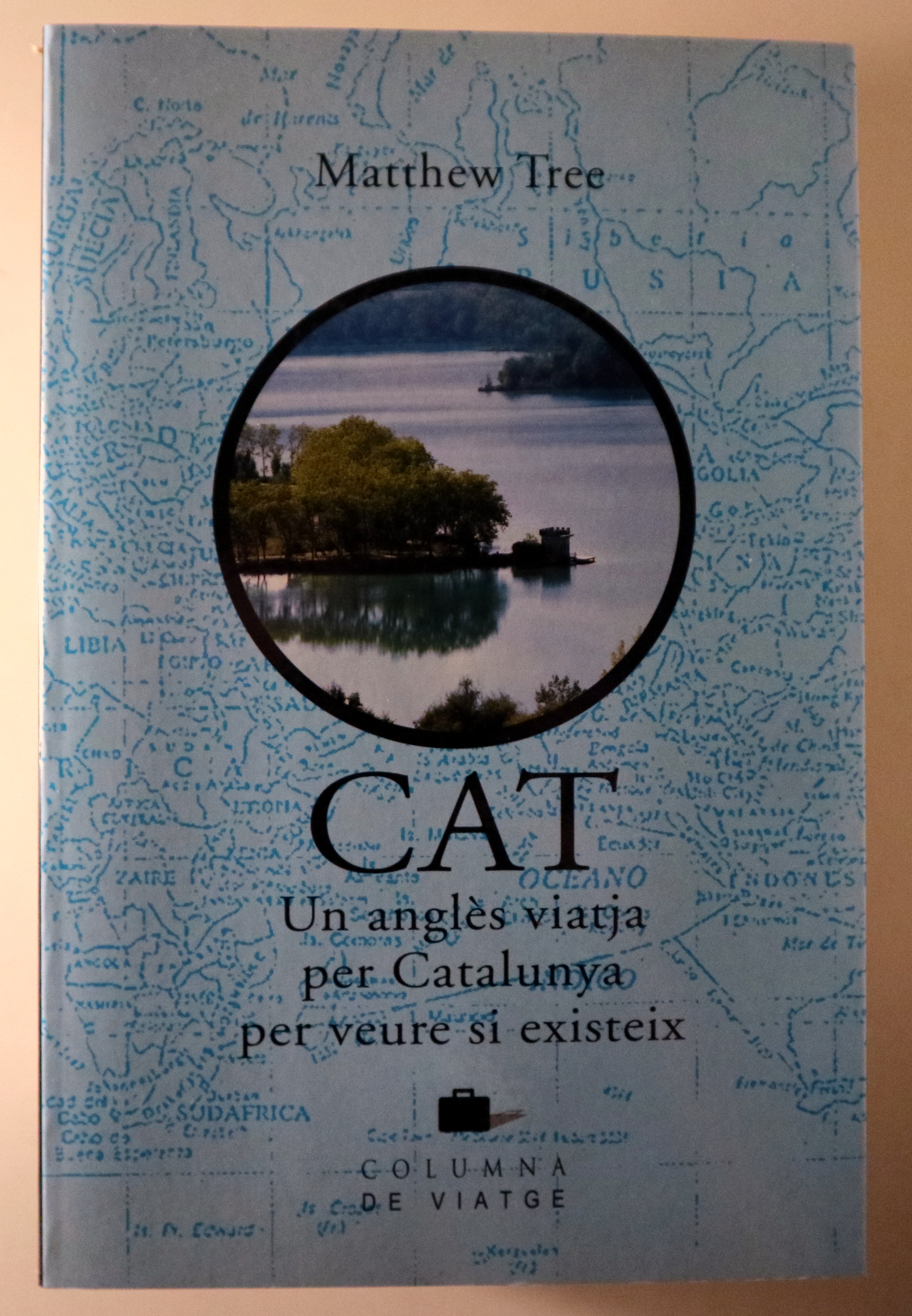 CAT. Un anglès viatja per Catalunya per veure si existeix - Barcelona 2000