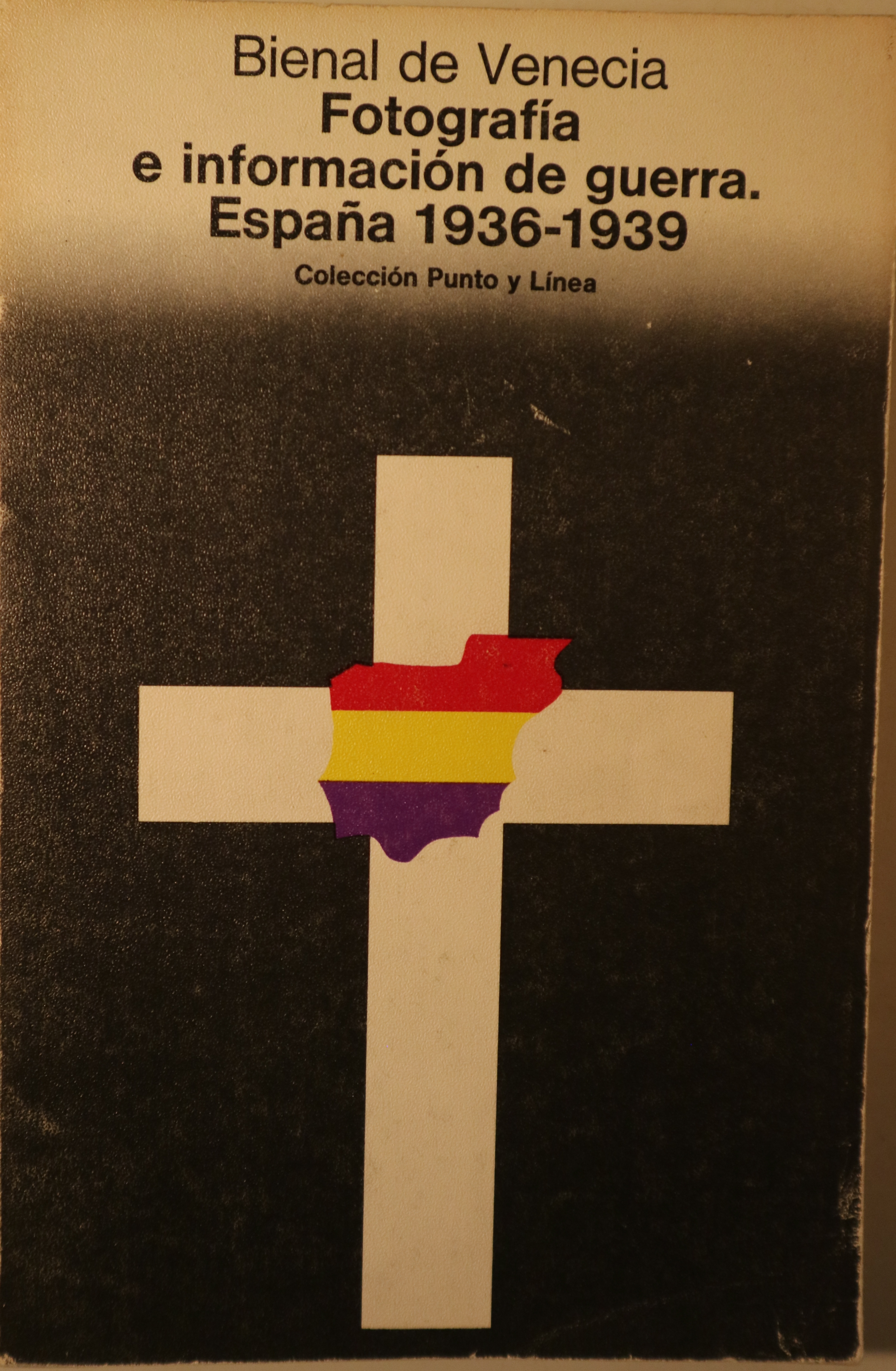 FOTOGRAFÍA E INFORMACIÓN DE GUERRA. ESPAÑA 1936-1939 - Barcelona 1977 - Ilustrado