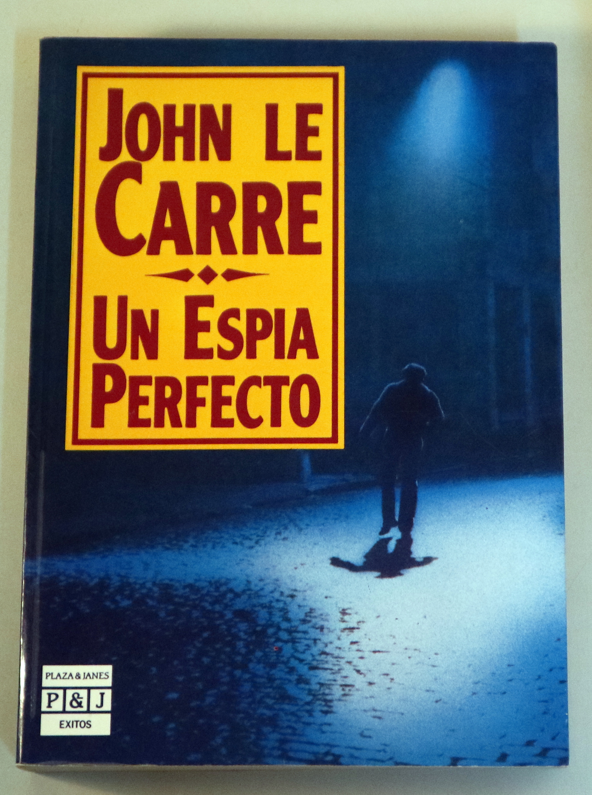UN ESPÍA PERFECTO - Barcelona 1986 - 1ª edición en español