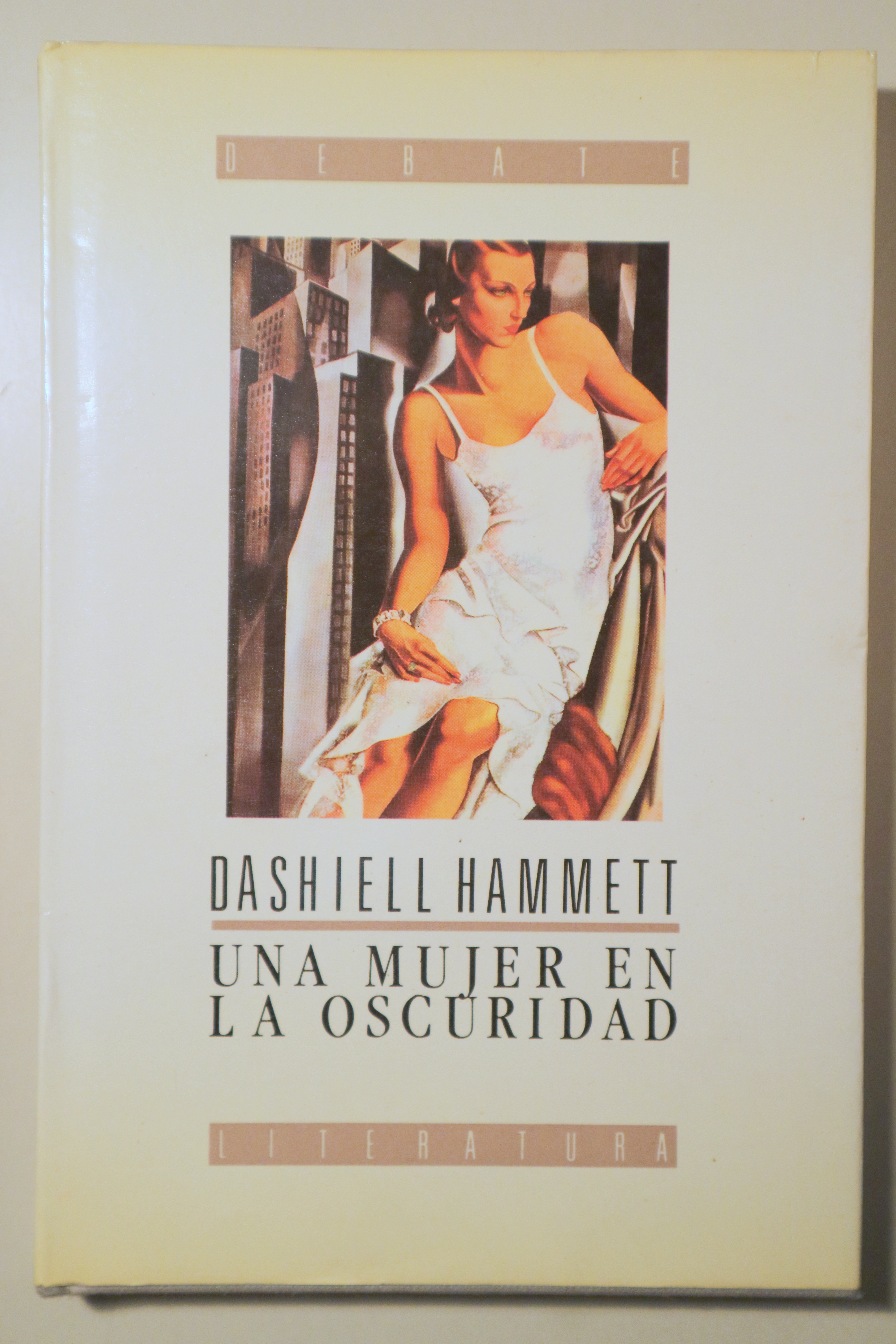 UNA MUJER EN LA OSCURIDAD - Madrid 1988 - 1ª edición
