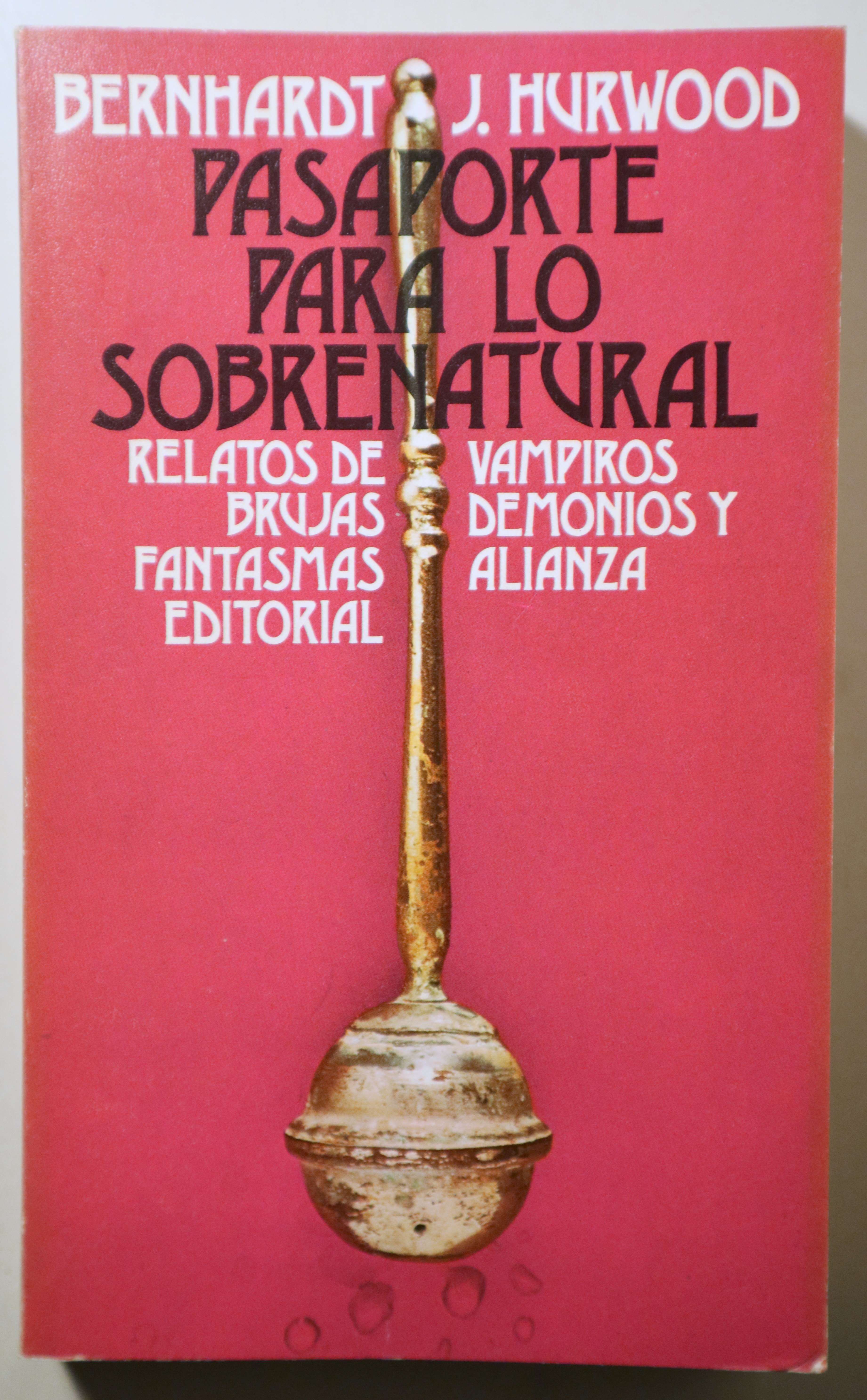 PASAPORTE PARA LO SOBRENATURAL. Relatos de vampiros, brujas, demonios y fantasmas - Madrid 1974