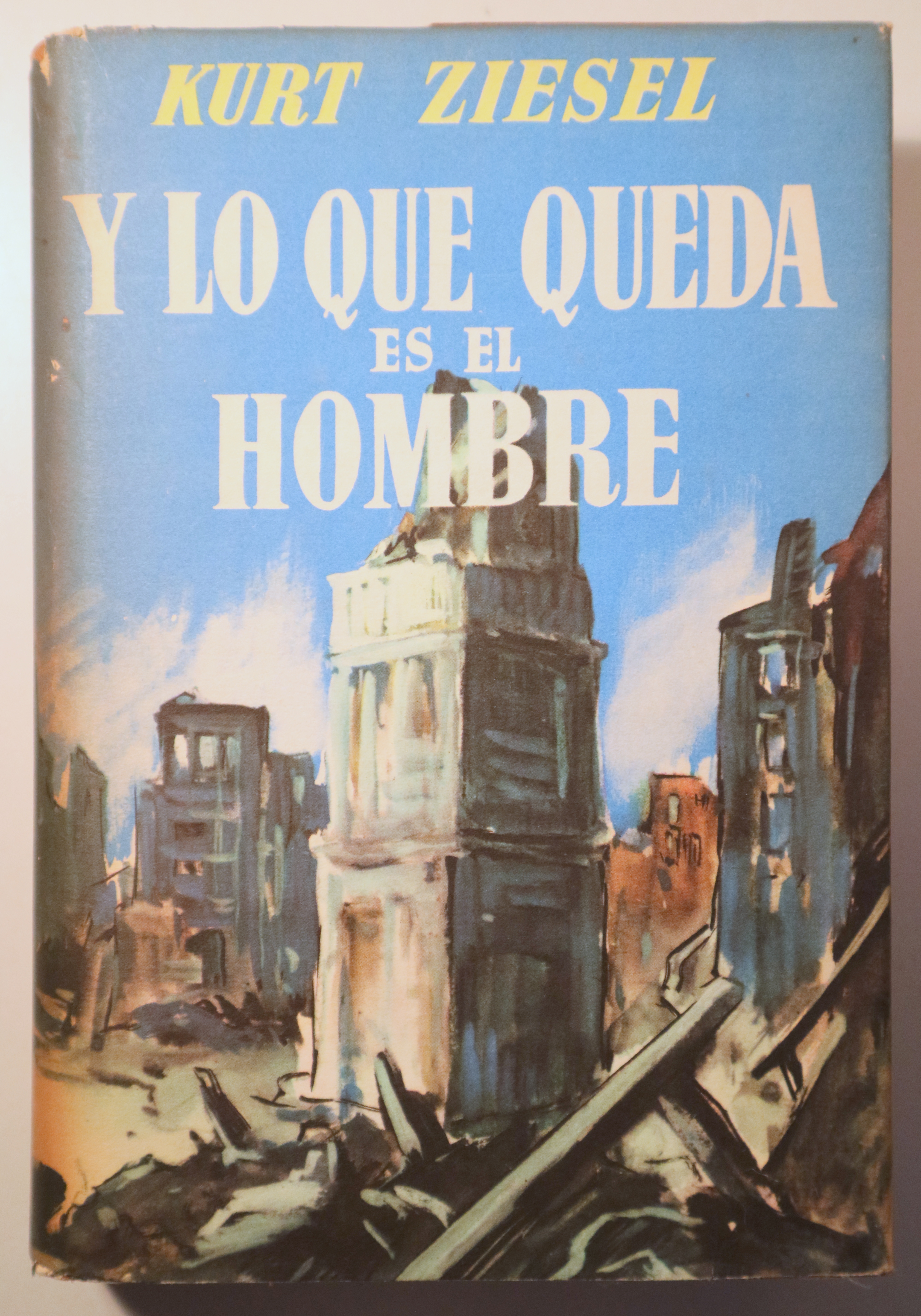 Y LO QUE QUEDA ES EL HOMBRE - Barcelona 1954 - 1ª edición en español